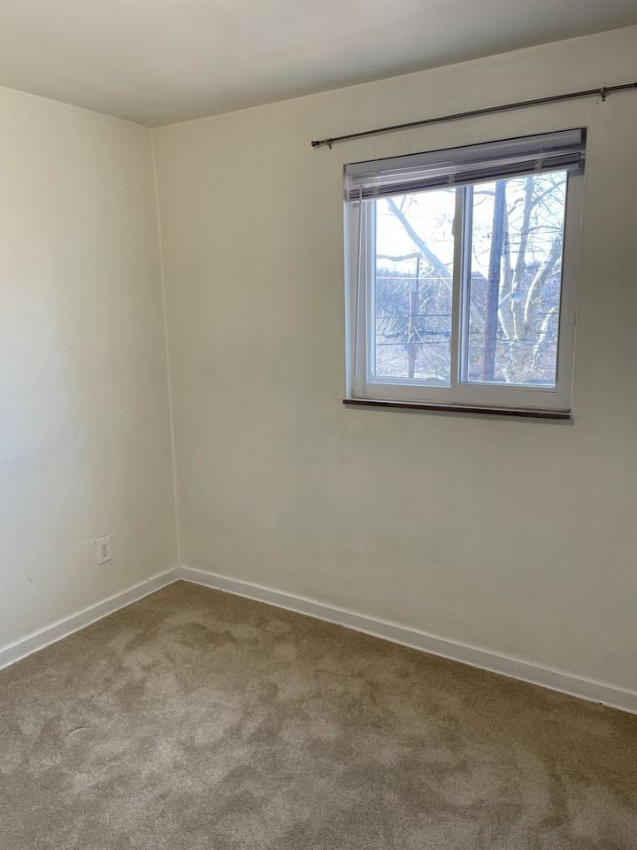 206 Whipple St - Photo 5 of 38