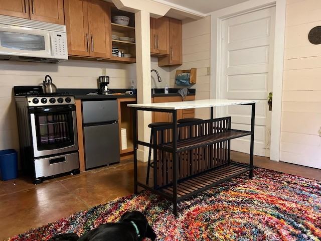 4632 Palmyra St #200 - Photo 3 of 6