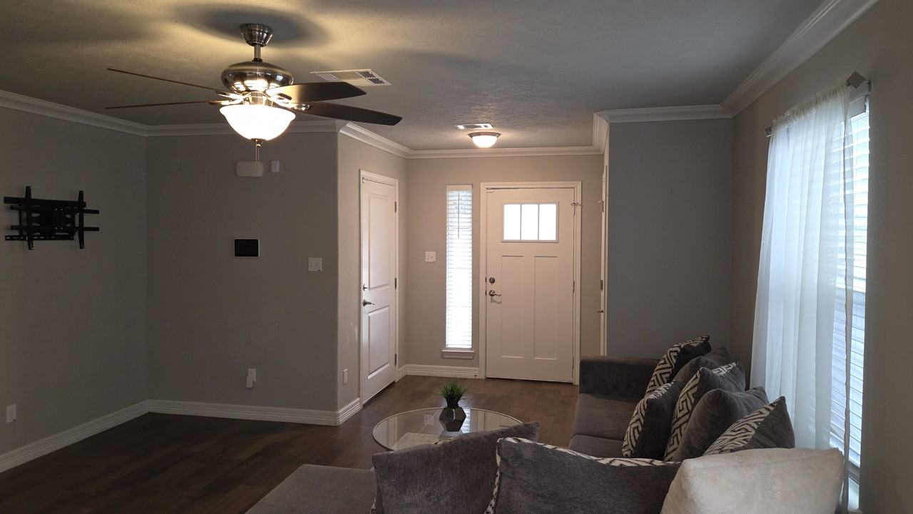 5670 Kingswood Dr #NA - Photo 4 of 18