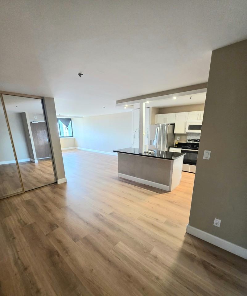 555 Pierce St #1 - Photo 7 of 23