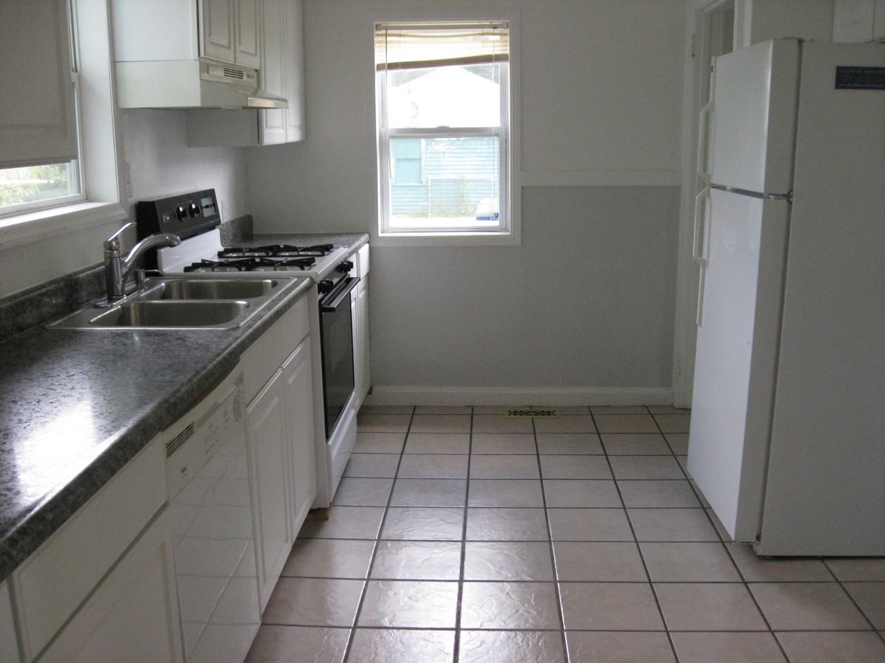 1014 N Saint Louis Blvd #NA - Photo 3 of 4