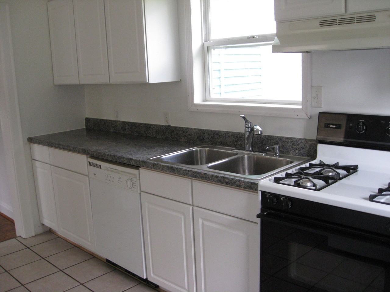 1014 N Saint Louis Blvd #NA - Photo 4 of 4