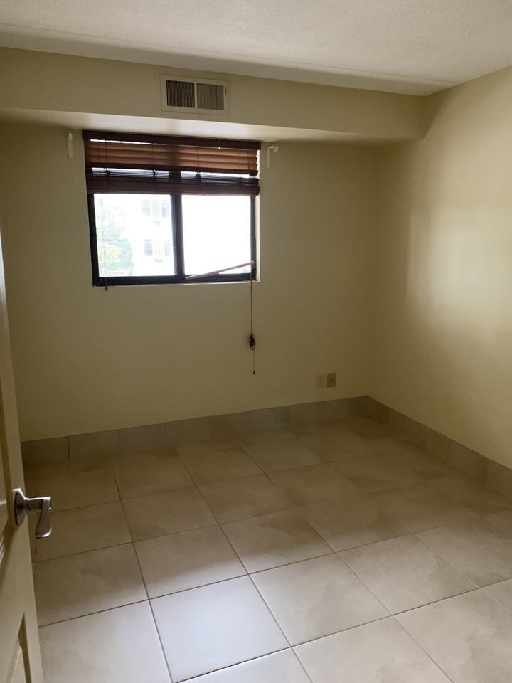 1700 University Ave W #503 - Photo 3 of 16