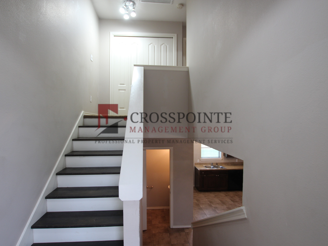 18057 Loring Ln - Photo 3 of 19