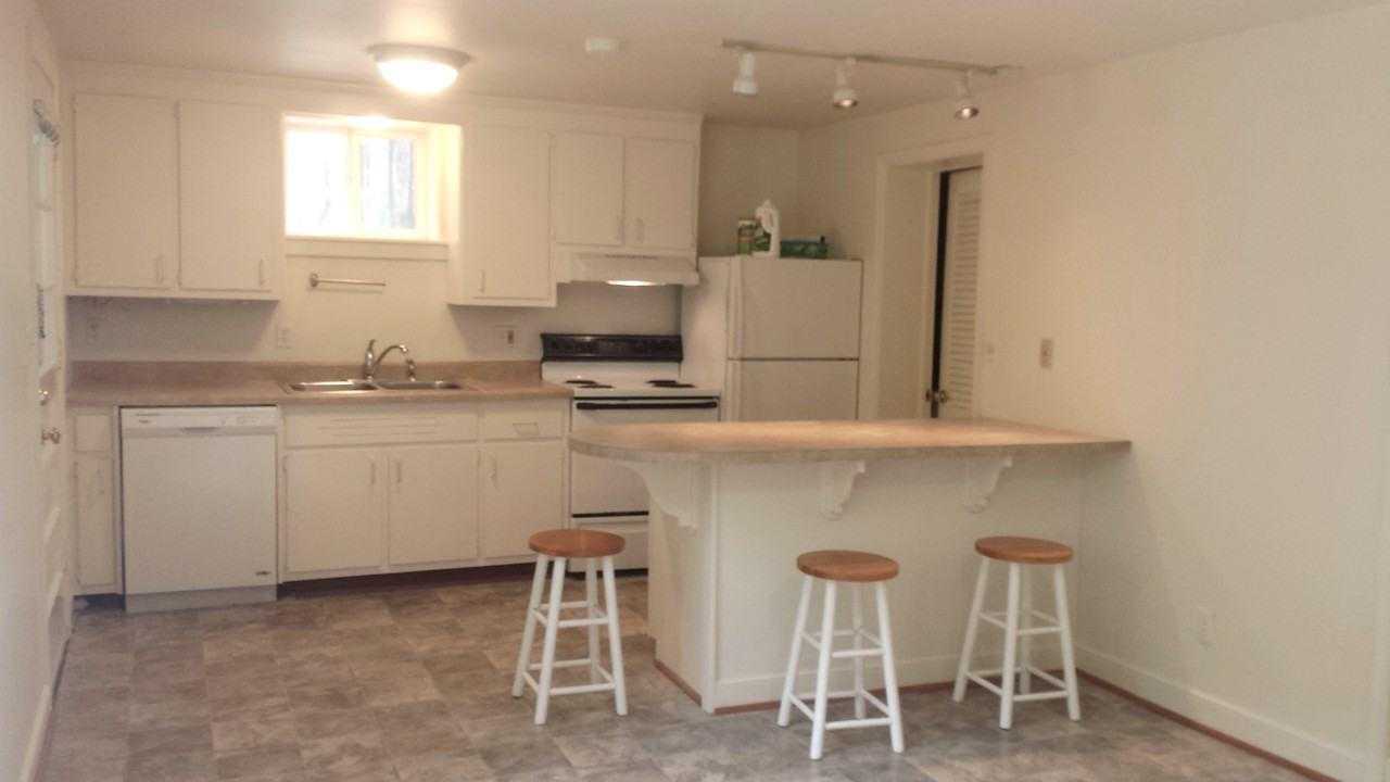 228 Stribling Ave #B - Photo 7 of 14