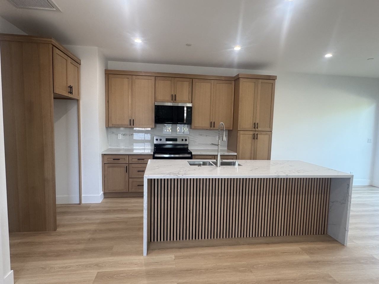 4670 Lakeview Ave #NA - Photo 3 of 18