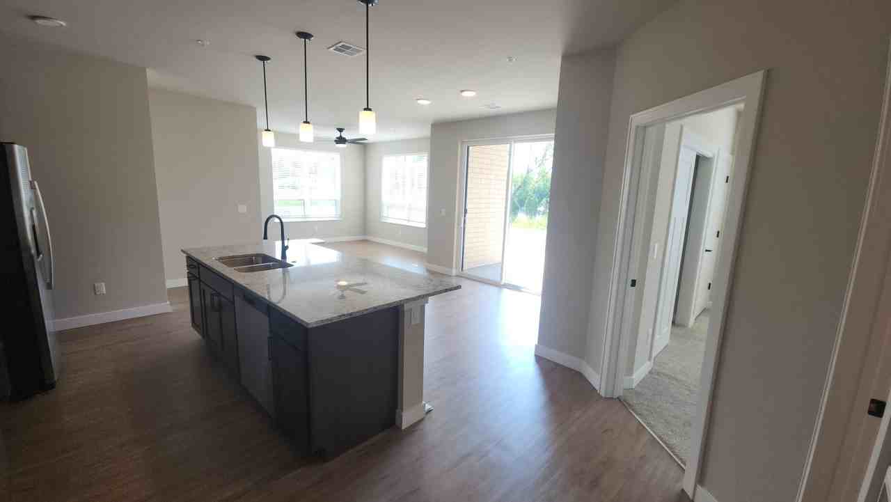 880 N Main - Photo 2 of 20