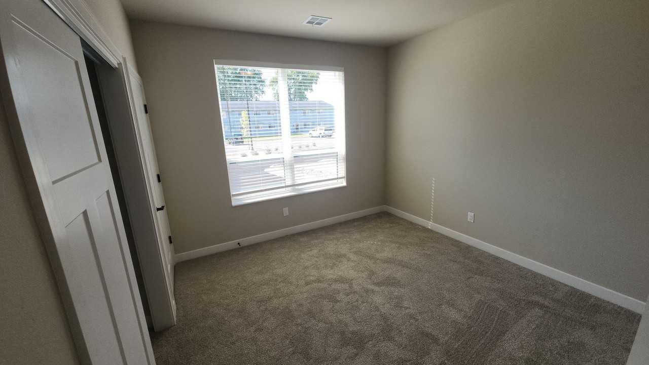 880 N Main - Photo 5 of 20