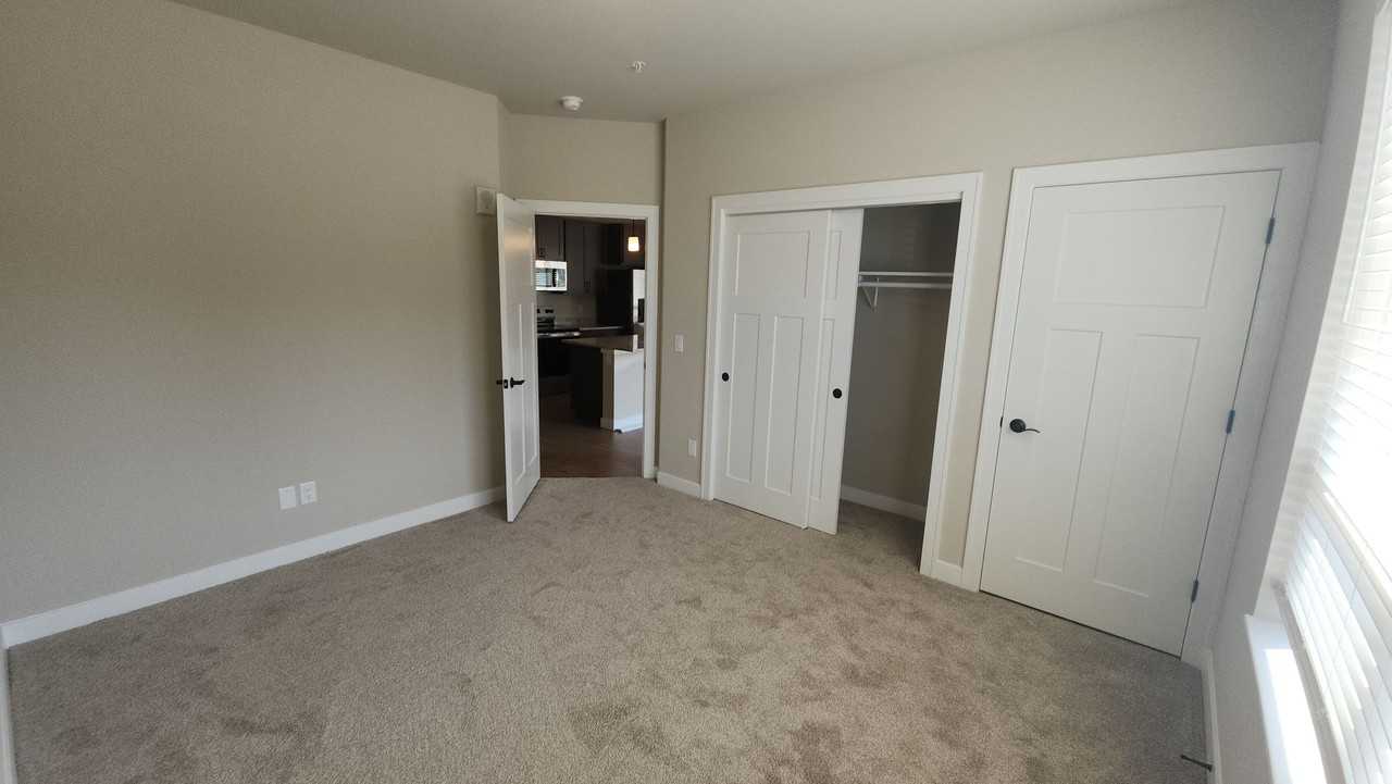 880 N Main - Photo 6 of 20