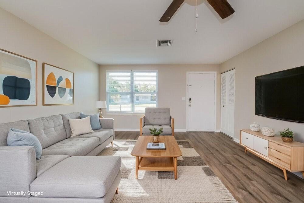 9499 Hayes St - Photo 3 of 19