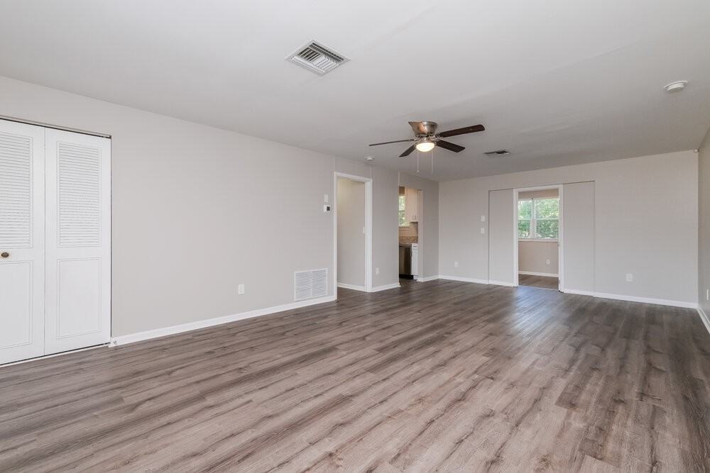 9499 Hayes St - Photo 5 of 19