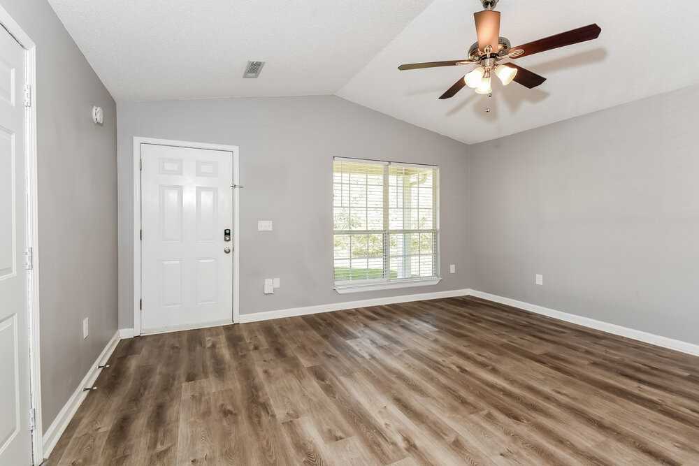 223 Elm Cir - Photo 4 of 19