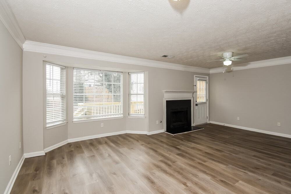 1683 Barrington Overlook - Photo 6 of 17