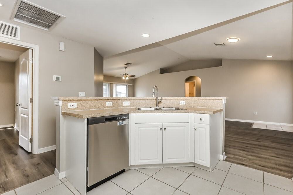 2511 28th St W - Photo 7 of 16