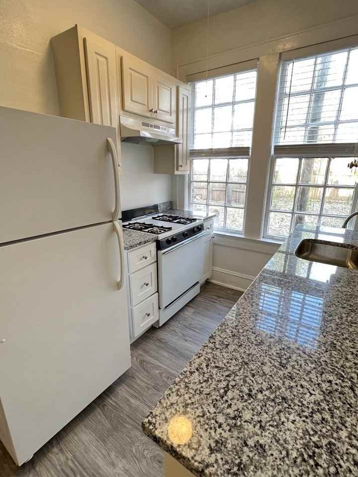 Virginia Court - Photo 3 of 18