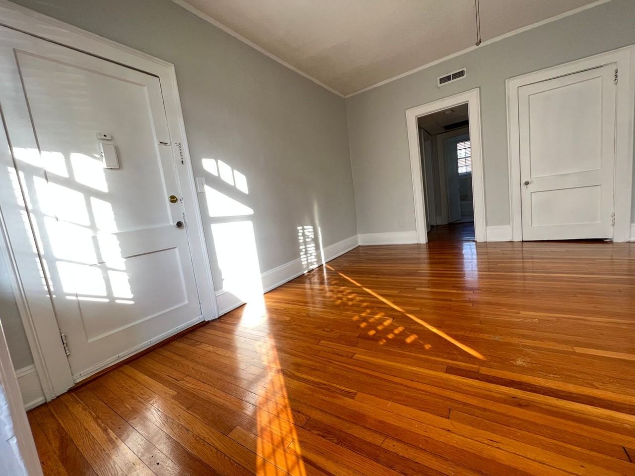 Virginia Court - Photo 7 of 18