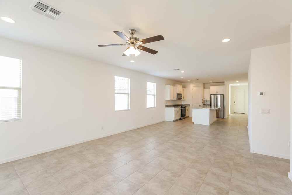 17484 W Sunnyslope Ln - Photo 5 of 19