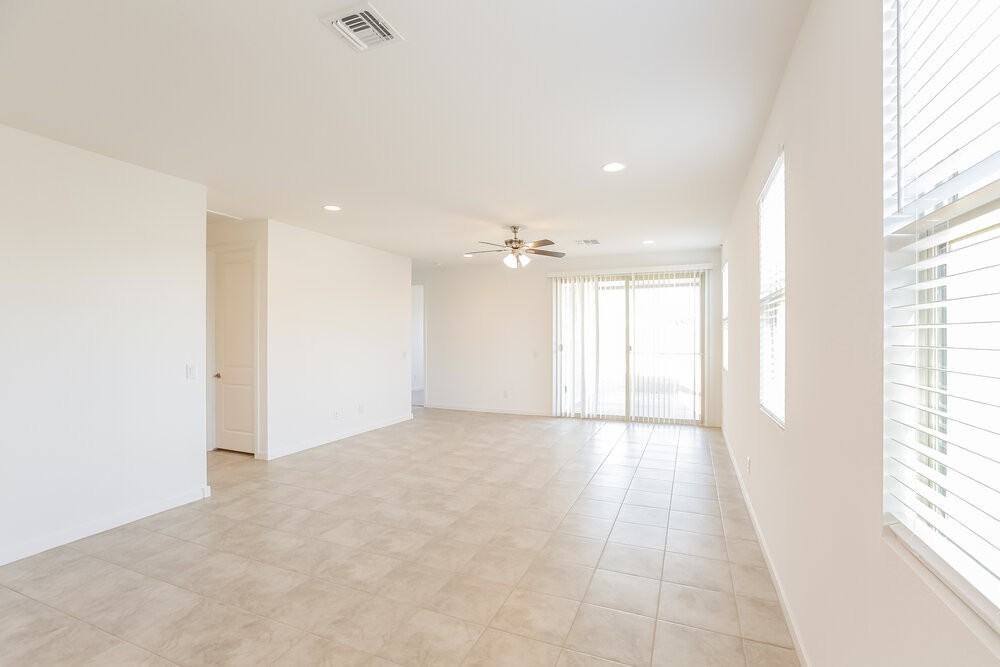 17484 W Sunnyslope Ln - Photo 6 of 19