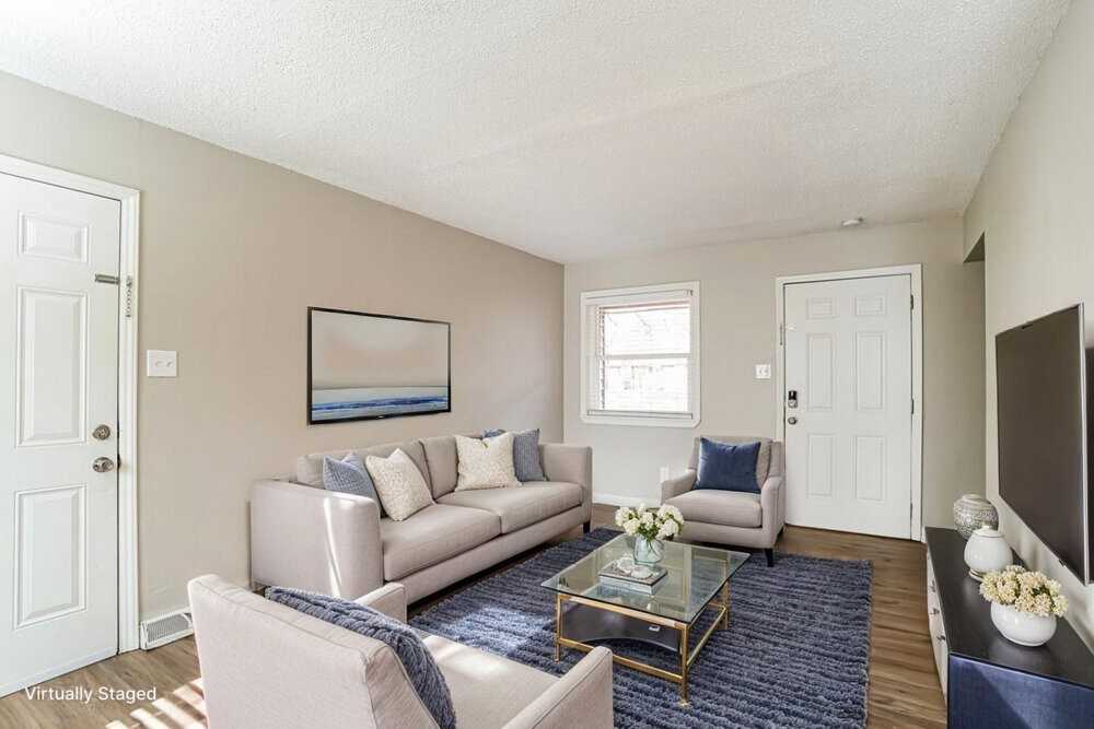 1618 Longleaf Dr - Photo 3 of 19