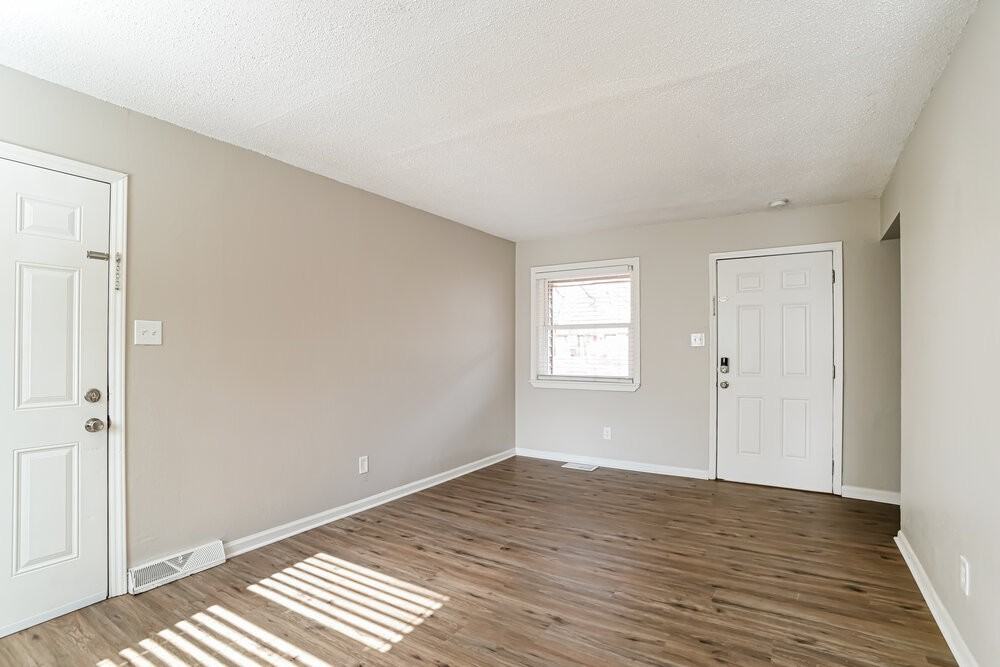 1618 Longleaf Dr - Photo 4 of 19