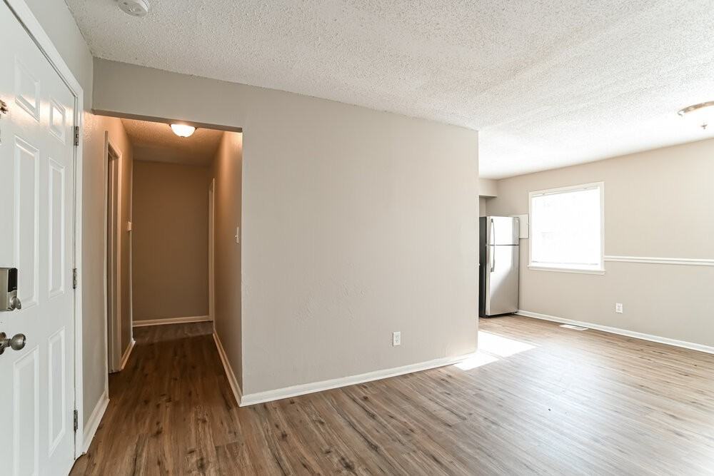 1618 Longleaf Dr - Photo 5 of 19