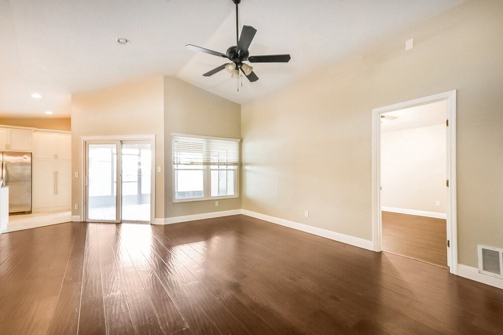 4253 Cloverleaf Pl - Photo 3 of 17