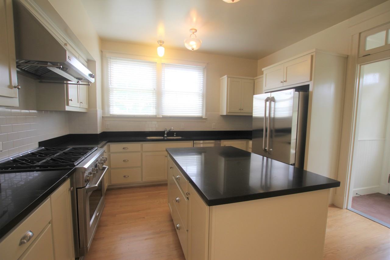 1811 Wyman Avenue - Photo 3 of 13