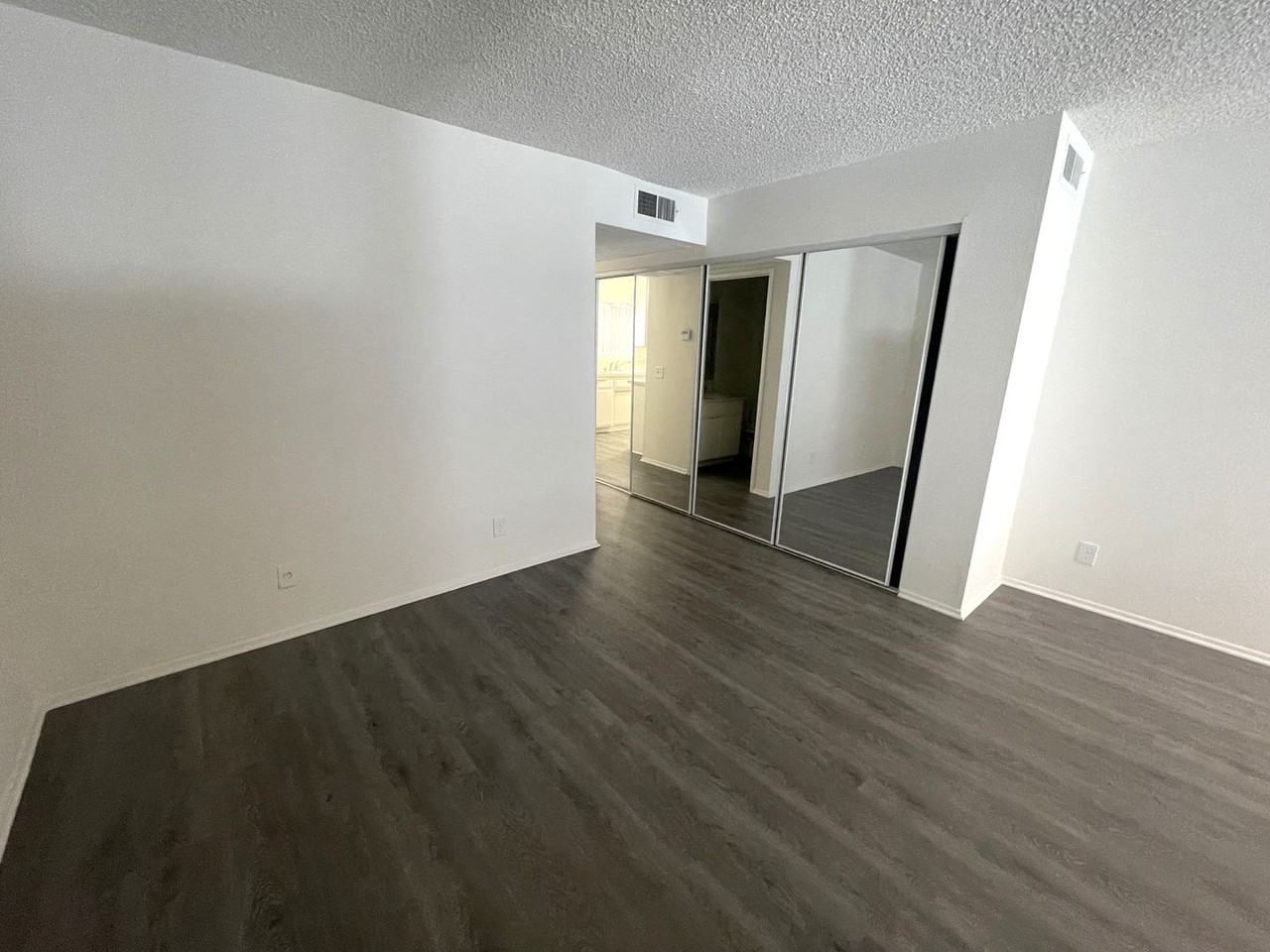 10926 Huston Street - Photo 7 of 25