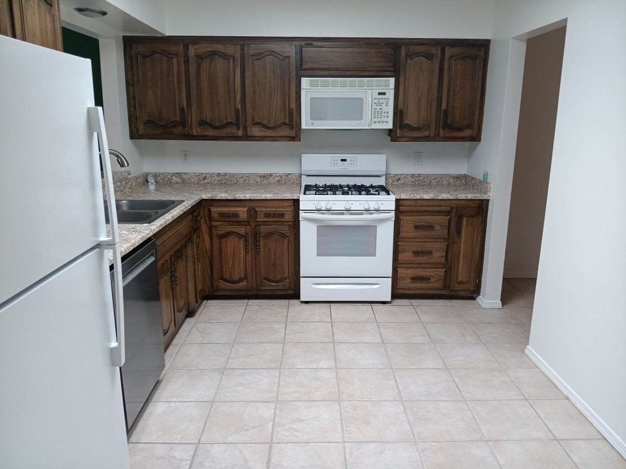 8506 Spain Rd Ne - Photo 2 of 38