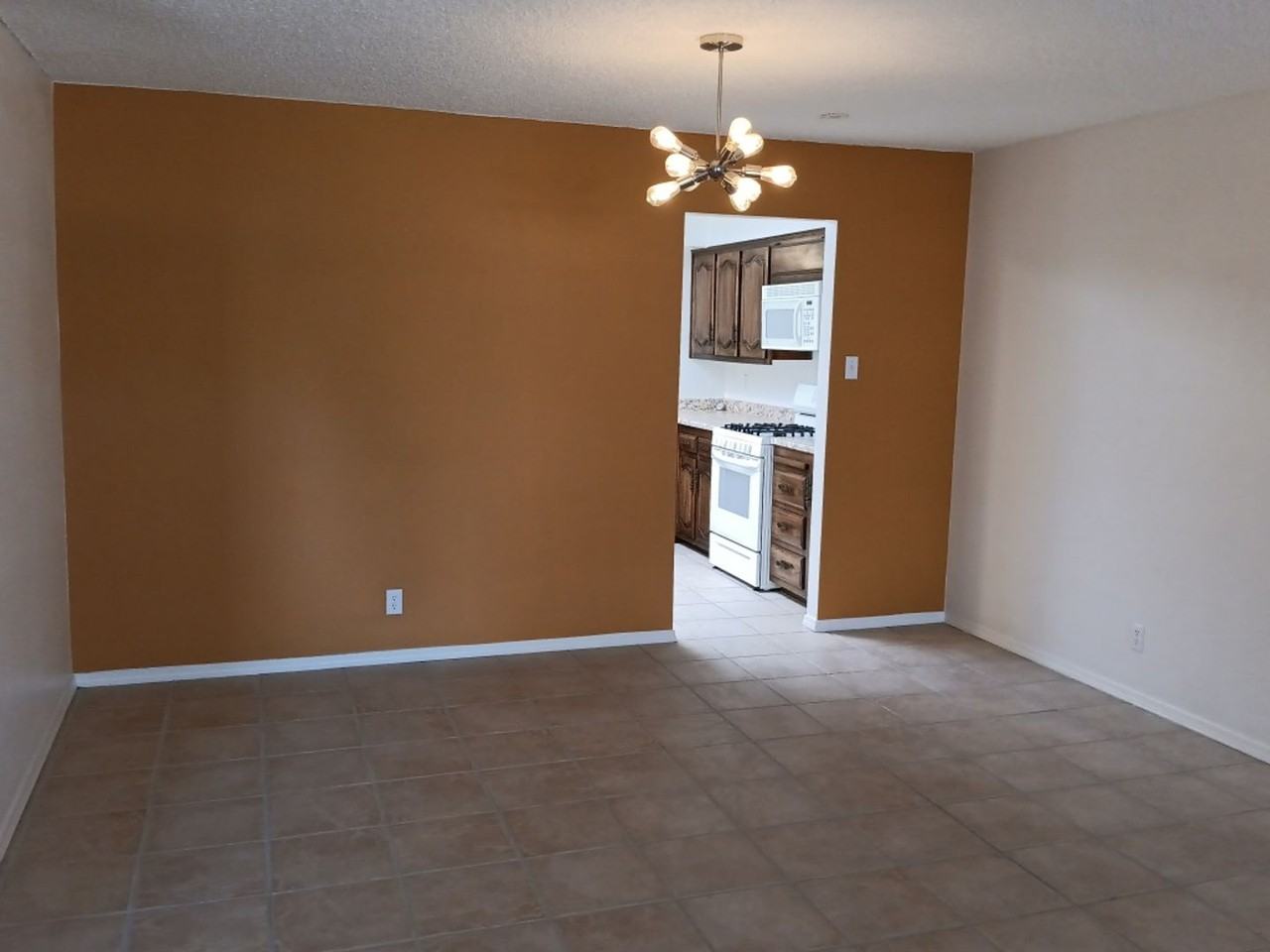 8506 Spain Rd Ne - Photo 4 of 38