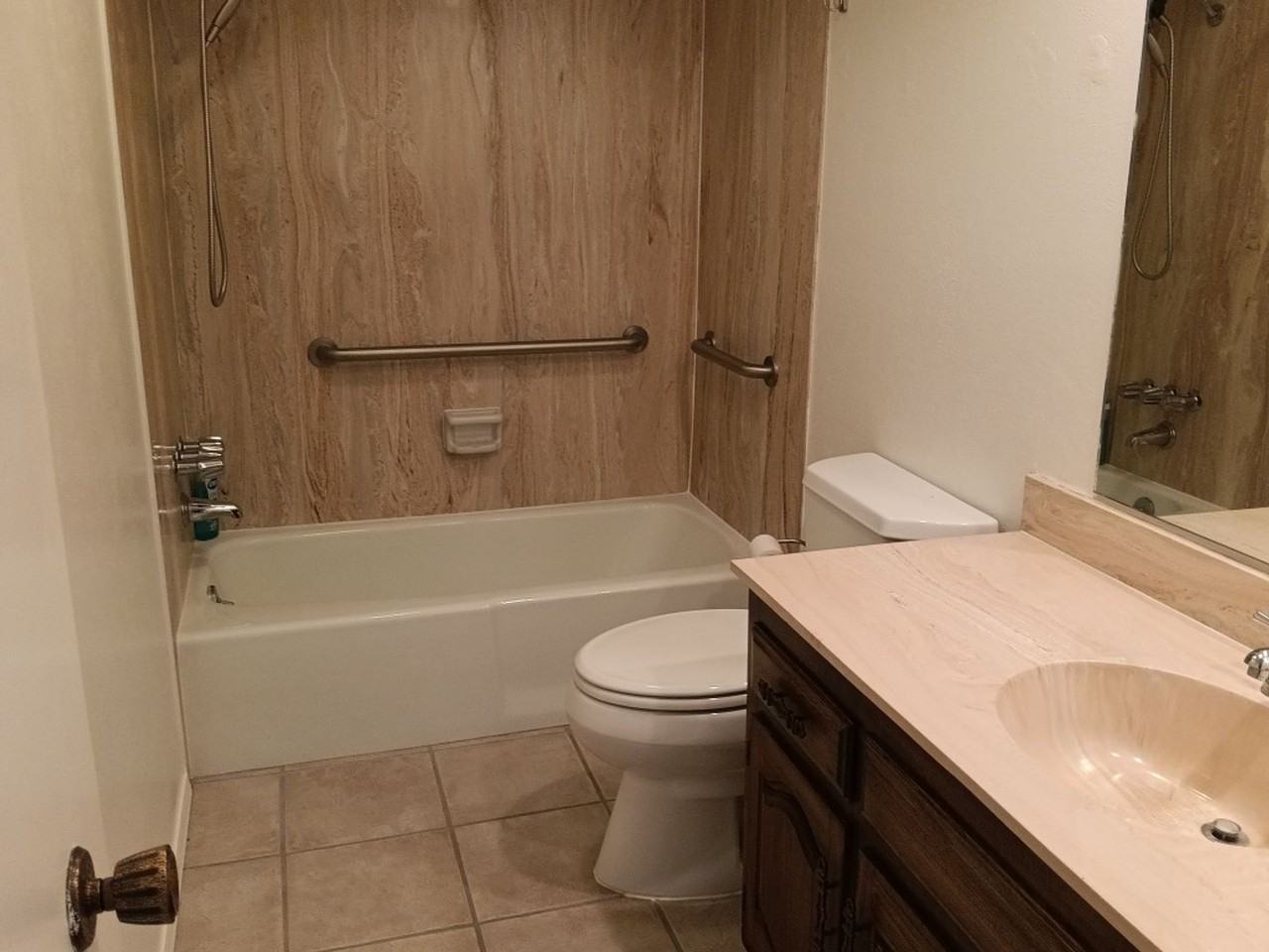 8506 Spain Rd Ne - Photo 5 of 38