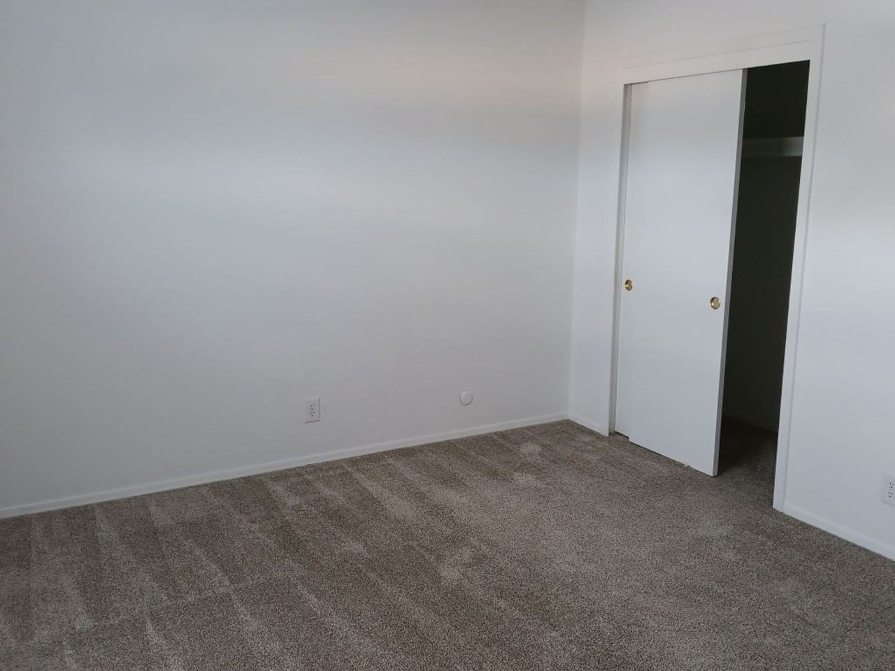 8506 Spain Rd Ne - Photo 7 of 38