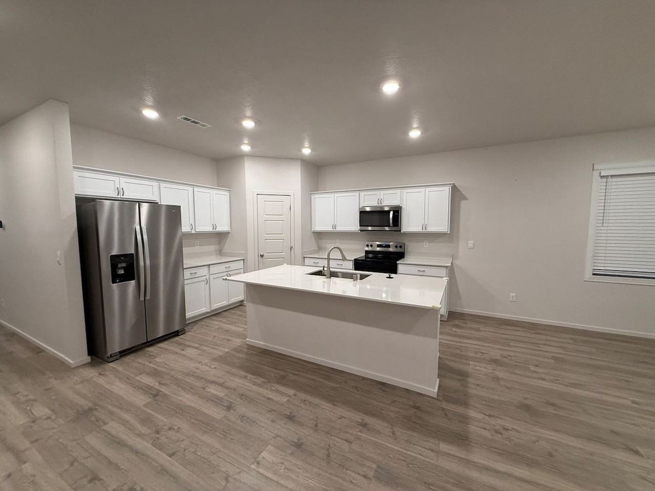 3220 E Harding Ave - Photo 4 of 24