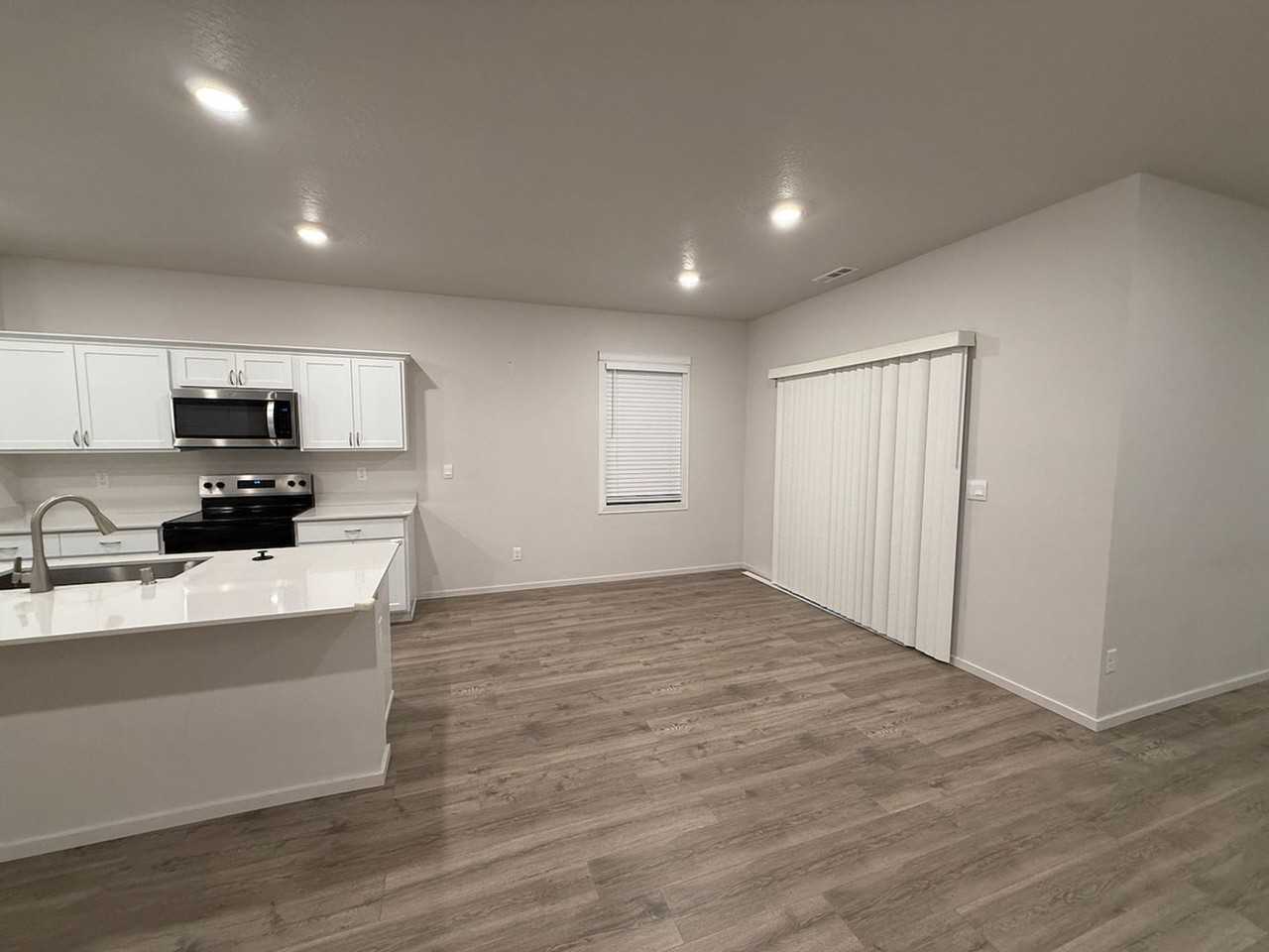 3220 E Harding Ave - Photo 5 of 24