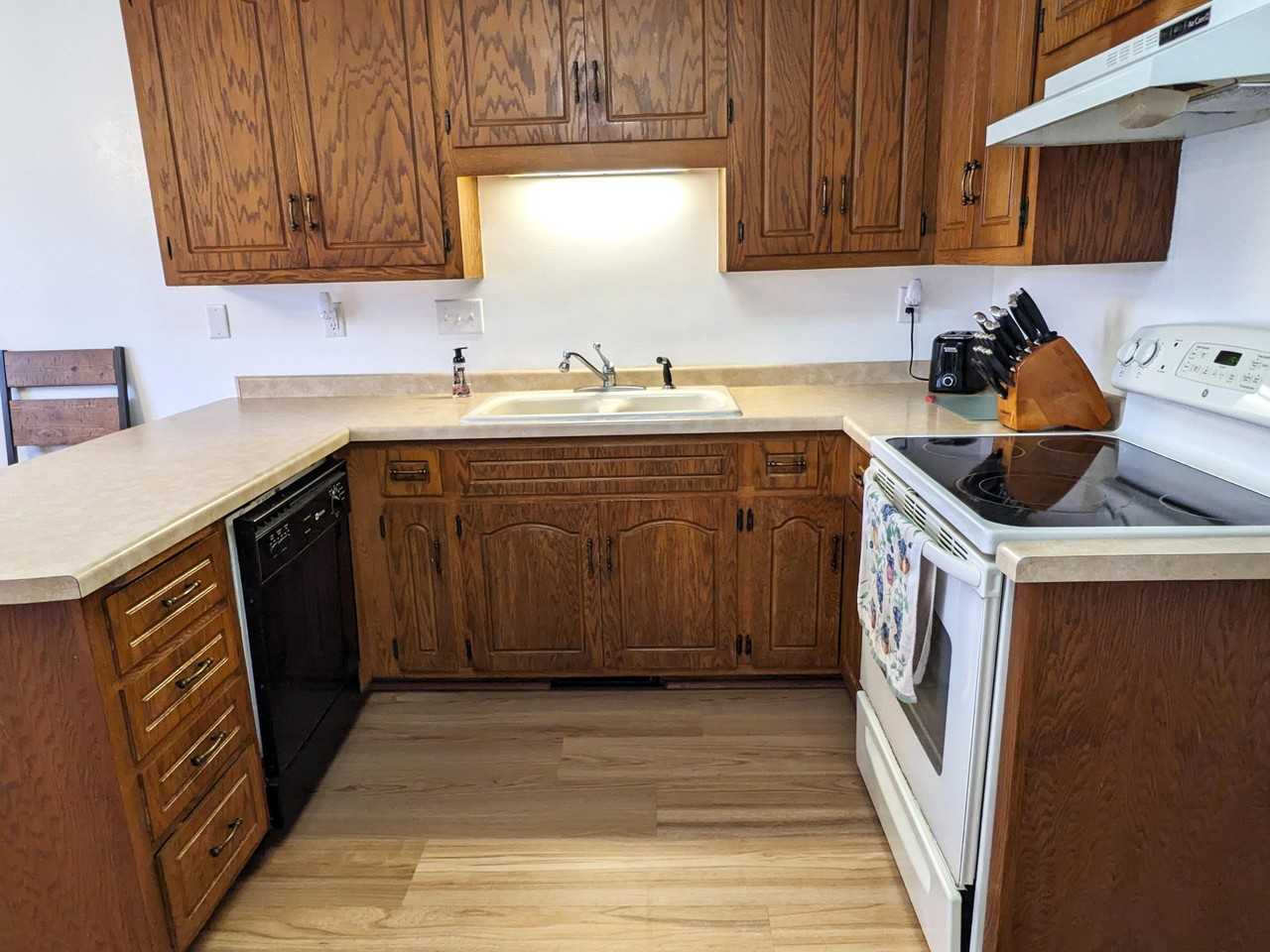 2043 Hilltop Dr - Photo 4 of 17