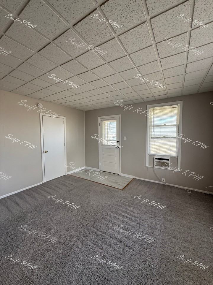 314 E Kansas St #1 - Photo 3 of 15