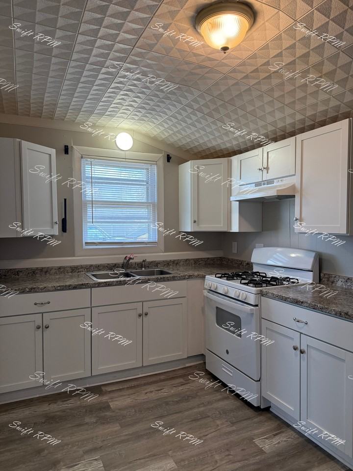 314 E Kansas St #1 - Photo 4 of 15