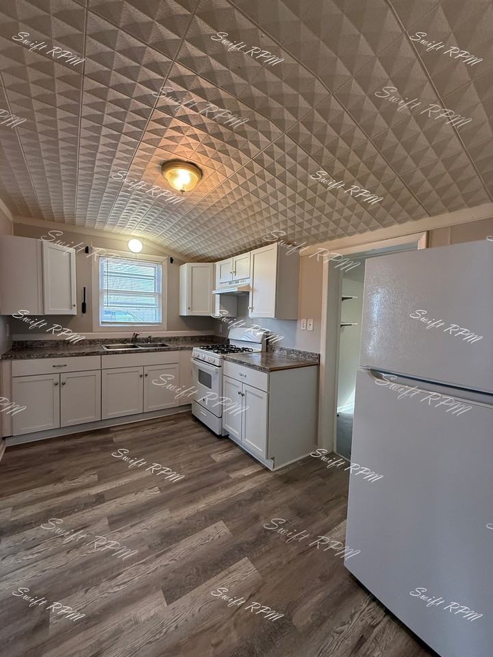 314 E Kansas St #1 - Photo 6 of 15