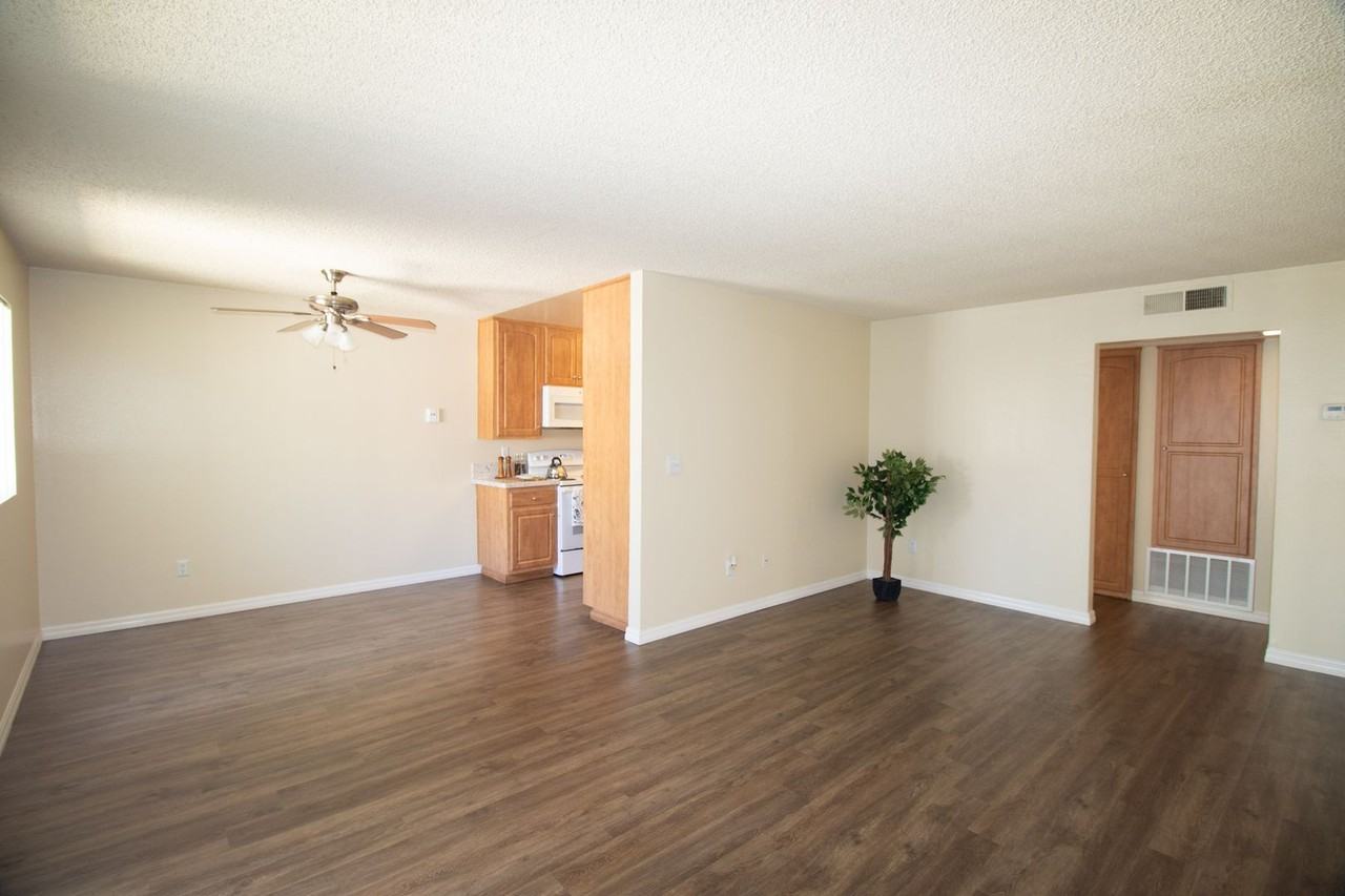 Gold Coast Apartments - Photo 5 of 10