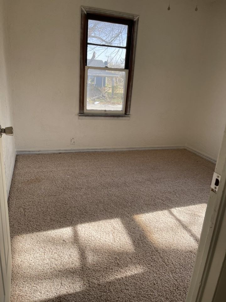 1802 Nw Ozmun Ave #NA - Photo 2 of 4