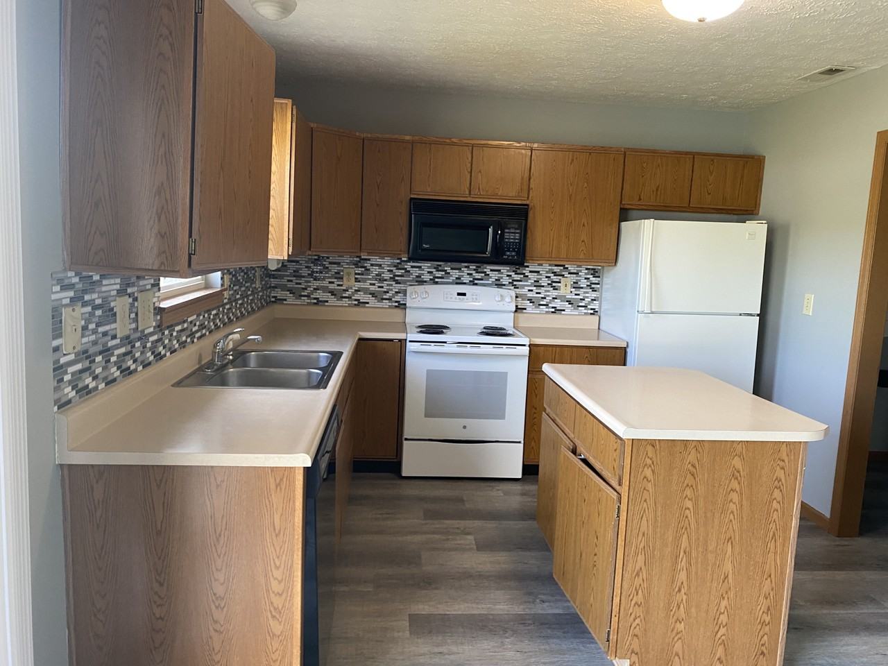 2106 Fincastle Way #A - Photo 4 of 15