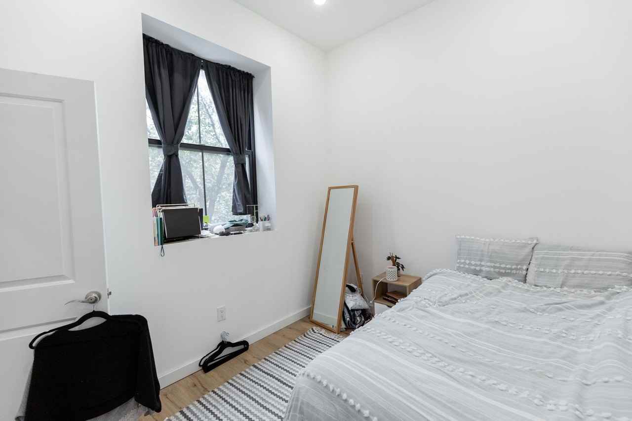 3945 Lancaster Ave Residences - Photo 3 of 28