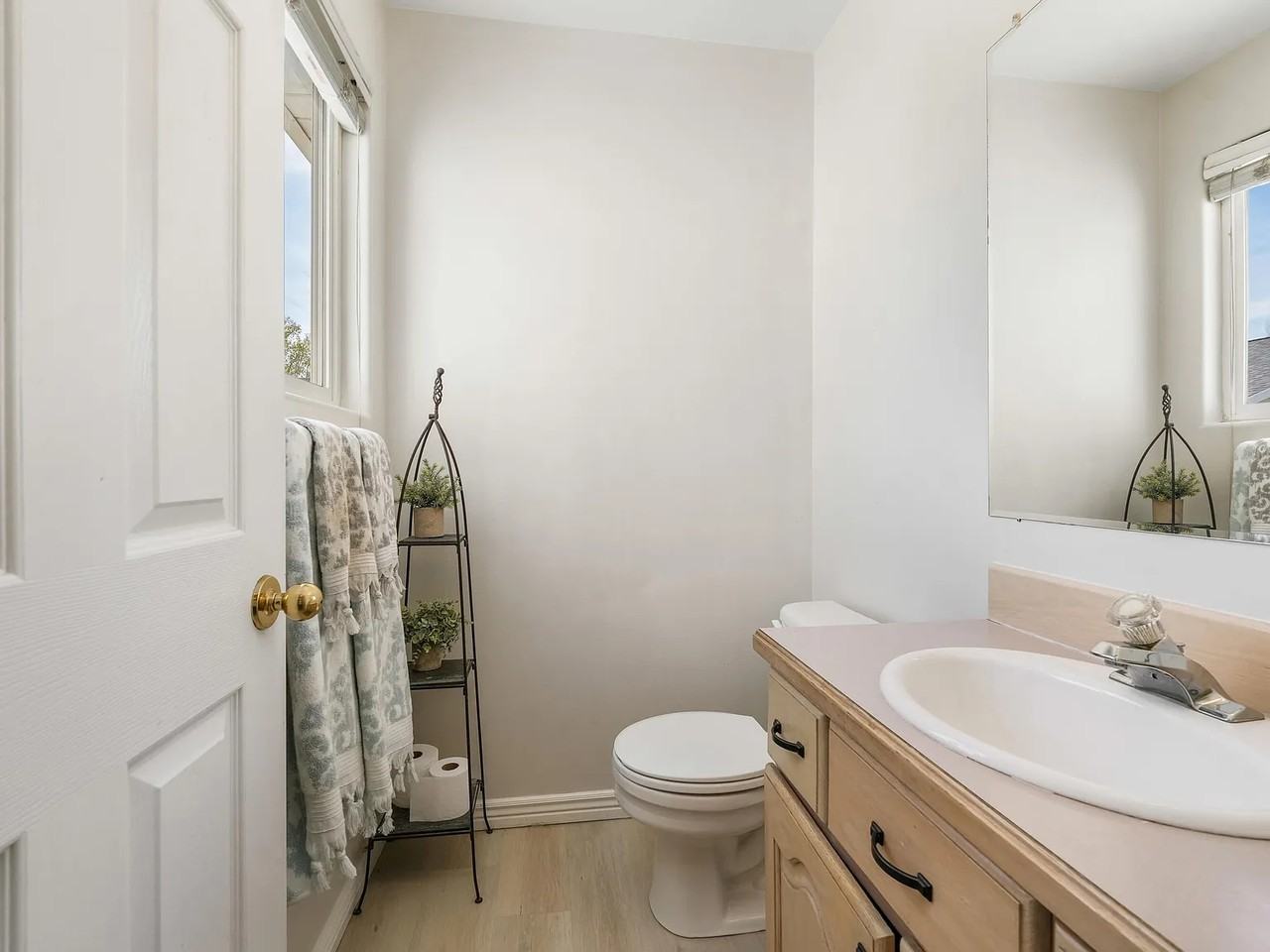 649 E Cedar Hollow Rd - Photo 5 of 12