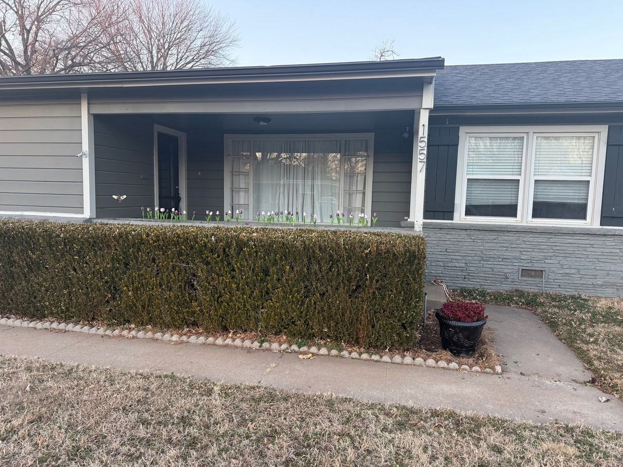 1557 E 49th Pl - Photo 2 of 16