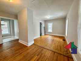 featured image of 32 Hall St