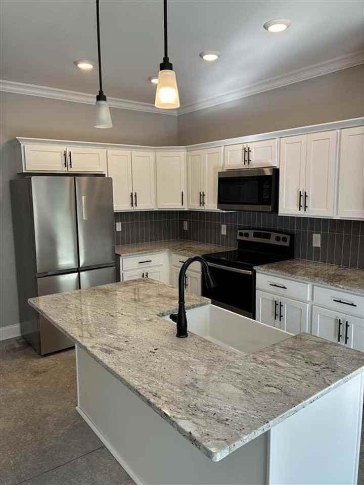 157 W Rossview Rd - Photo 2 of 19