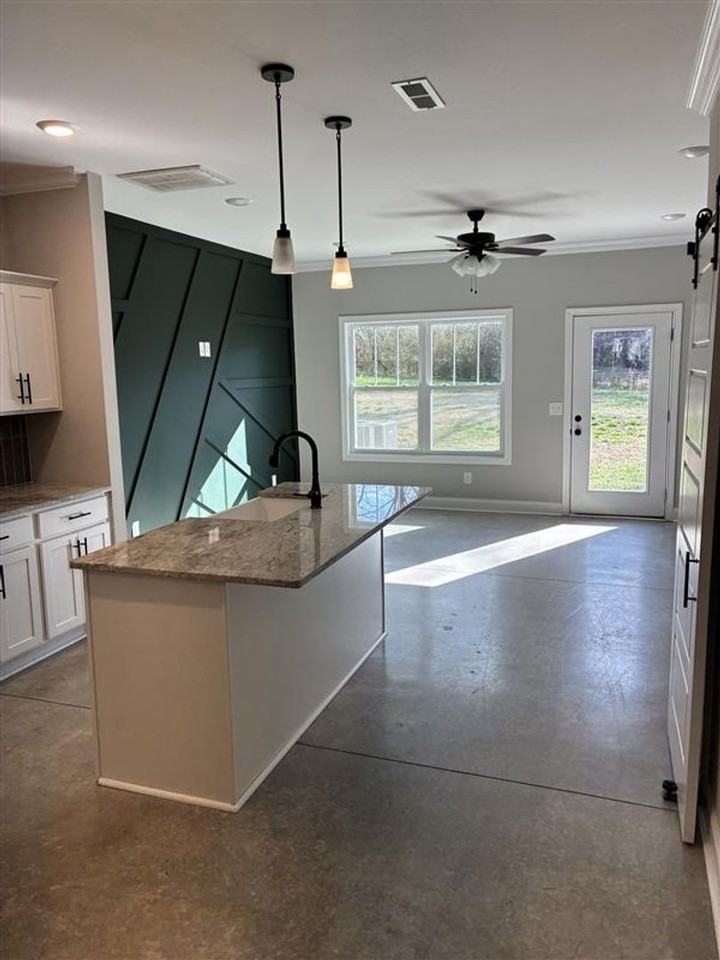 157 W Rossview Rd - Photo 3 of 19