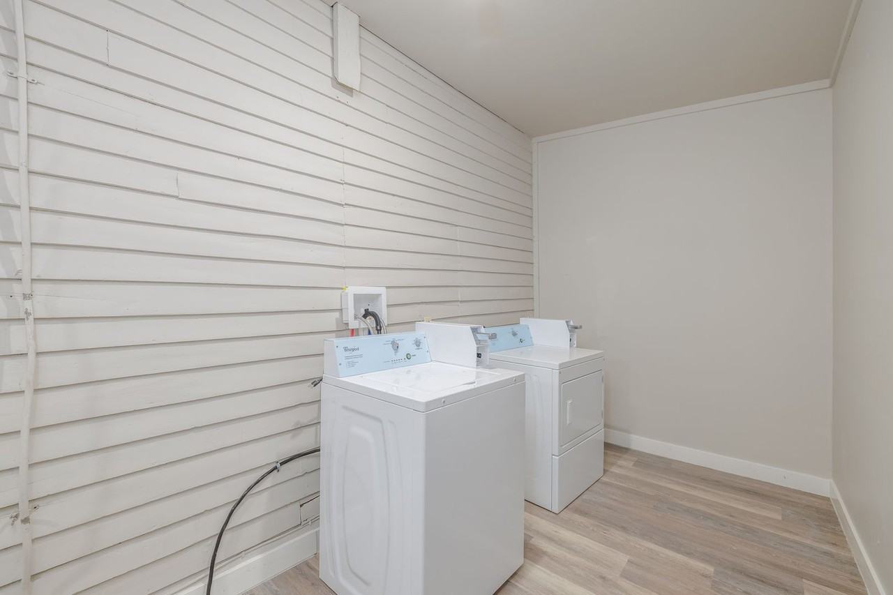 315 W Division St - Photo 7 of 40