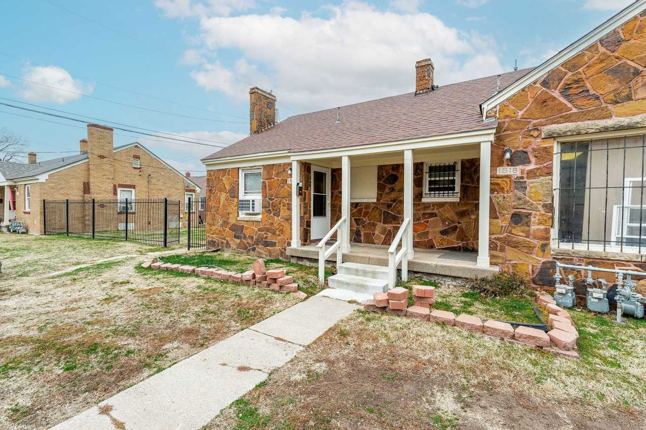 Central Park Apartments - Photo 3 of 6