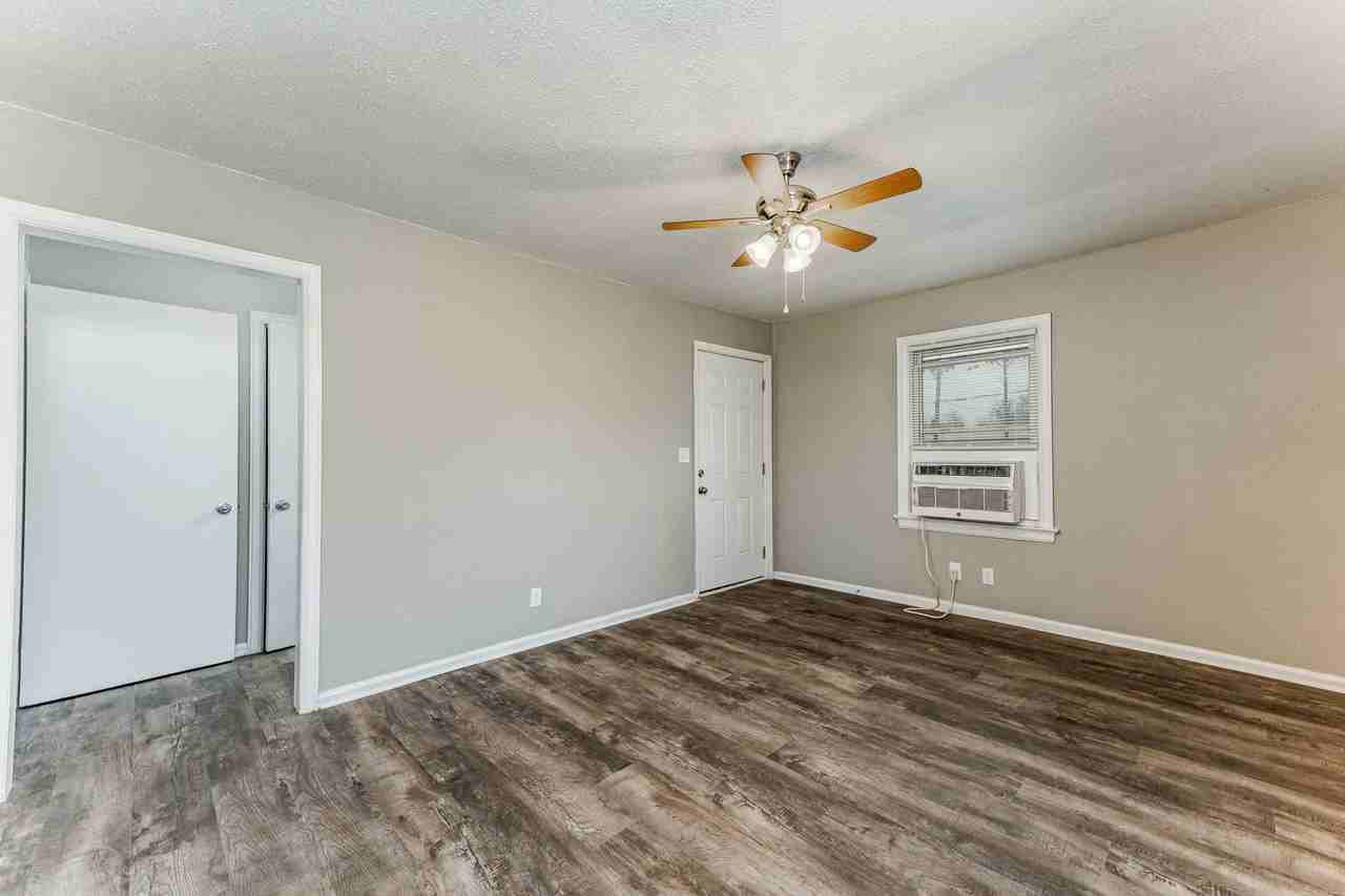 Central Park Apartments - Photo 6 of 6